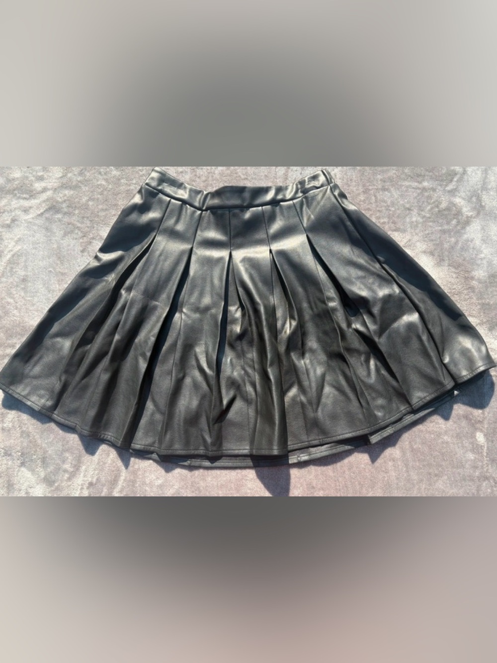 Women's XS  Black Faux Leather Pleated Skirt
